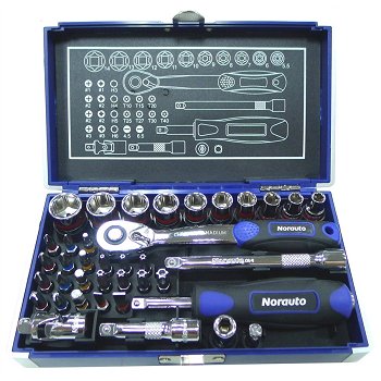 Coffret cl&eacute; &agrave; cliquet carr&eacute; 1/4'' + douilles 6 pans 5,5-14 mm et embouts NORAUTO 38 pi&egrave;ces